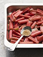 Противень с ревенем и коричневым сахаром. Подборка