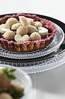 Тарталетка с пайнберри (ананасовой клубникой).