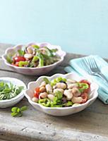 White bean salad with green pepper and tomatoes