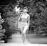 Модель Белинда Хорли (Belinda Horley) в купальнике