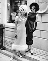 Модели рекламируют осеннюю коллекцию 1964 года от 