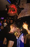 Экстремалы в швейцарских Альпах.