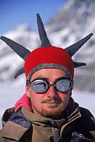 Экстремальный сноуборд в швейцарских Альпах.