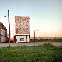 Фотографии улиц маленького городка под названием К