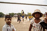 Myanmar / Mrauk U / 2014 / Spectators at the Shitt