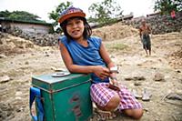 Myanmar / Mrauk U / 2014 / Ice cream seller waitin