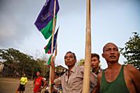 Myanmar / Mrauk U / 2014 / Spectators watching the