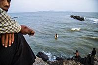 Myanmar / Sittwe / 2014 / Fishermen catching fish.