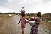 Myanmar / Mrauk U / 2014 / Burmese girls carrying 