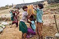 Myanmar / Mrauk U / 2014 / Girls helping their com
