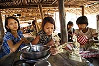 Myanmar / Mrauk U / 2014 / Burmese girls with rece