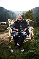Romania / Negreni / 2014 / An old lady in her new 