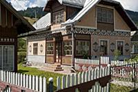 ROMANIA / Bukovina / Ciocanesti / traditional vill