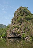 MYANMAR / Kayin State / Hpa-an / Idyllic lake fram