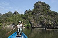 MYANMAR / Kayin State / Hpa-an / Idyllic lake fram