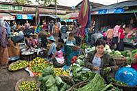 MYANMAR / Kayin State / Hpa-an / Hpa-an market is 