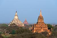 MYANMAR / Mandalay Division / Bagan / Last sunligh