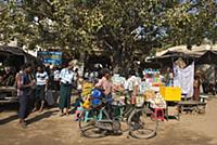 MYANMAR / Mandalay Division / Bagan / Stalls in fr