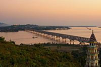 MYANMAR / Mon State / Mawlamyaing / Evening mood a