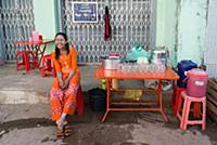 MYANMAR / Mon State / Mawlamyaing / Beverage stand