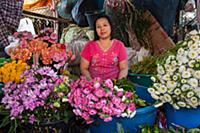 MYANMAR / Mon State / Mawlamyaing / Flower vendor 