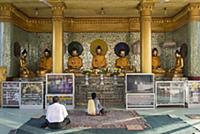 MYANMAR / Bago Division / Bago / Praying believers