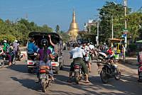 MYANMAR / Mon State / Bago / The Pagoda Road leads