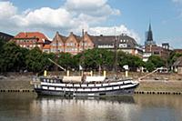 GERMANY / Bremen / 2015 / The popular Weser promen