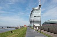 GERMANY / Bremerhaven / 2015 / Walking along the W