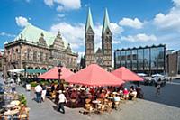 GERMANY / Bremen / 2015 / Market place with the ol