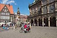 GERMANY / Bremen / 2015 / Market place with the ol