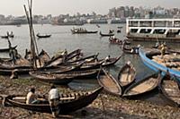 BANGLADESH / Dhaka / 27.10.2009 / Sadarghat port. 