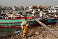 BANGLADESH / Dhaka / 27.10.2009 / Sadarghat port. 