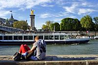 France, Paris (75) 7th arrondissement, lovers on q