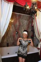Российская певица Ирина Дубцова позирирует фотогра