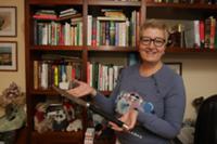 Российская писательница Татьяна Устинова позирируе