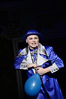 Евгений Аксенов (конферансье Андрей Шпиг). Премьер