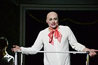 Евгений Аксенов (конферансье Андрей Шпиг). Премьер