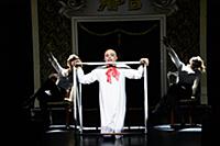 Евгений Аксенов (конферансье Андрей Шпиг). Премьер