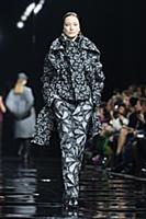 Показ Issey Miyake осень/зима 2015-2016. Неделя мо