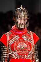 Показ Manish Arora осень/зима 2015. Неделя моды в 