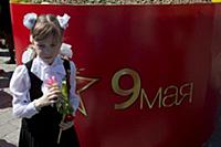 Девочка в сквере у Большого театра. Москва, Россия