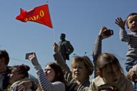 Площадь Маяковского Зрители наблюдают полет самоле