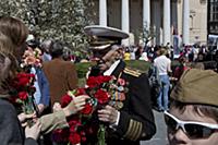 Ветераны в сквере у Большого театра. Москва, Росси