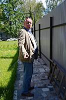 Константин Глушков с семьей на даче в Подмосковье.