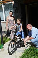 Константин Глушков с семьей на даче в Подмосковье.