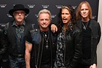 Стивен Тайлер и группа Aerosmith (Джо Перри, Том Х