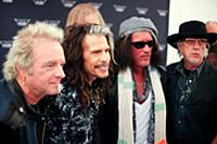 Стивен Тайлер и группа Aerosmith (Джо Перри, Том Х