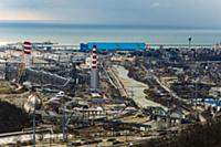 Вид сверху на центральную промзону Туапсе: нефтепе