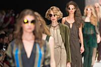 Показ коллекции Юлии Далакян. Mercedes-Benz Fashio